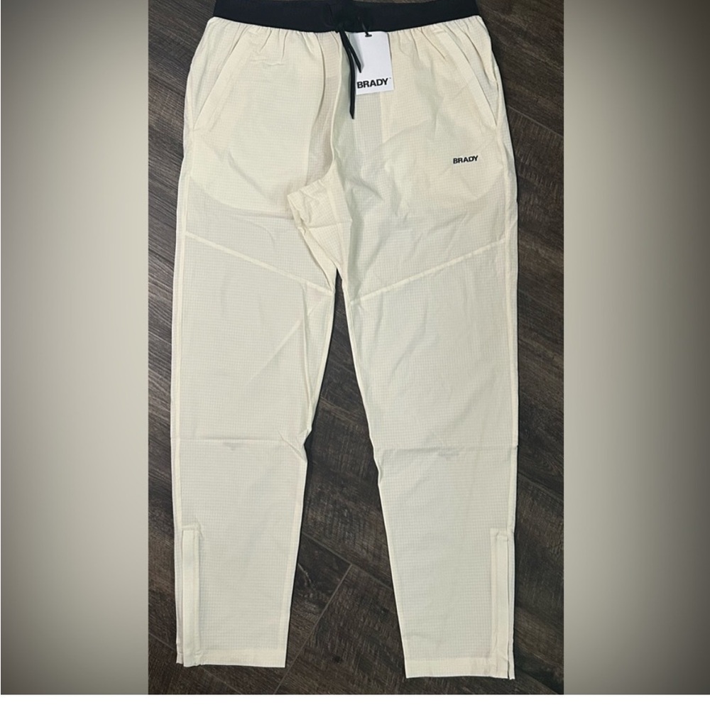 Brady Brand Run Pant in color Horn cream NWT
